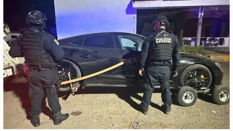 Dos automóviles y una motocicleta fueron asegurados en Culiacán.