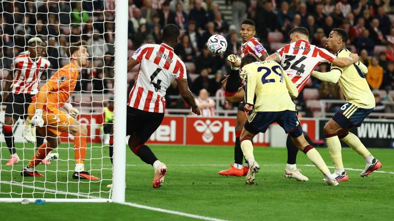 Arsenal derrota 2-0 al Sunderland.