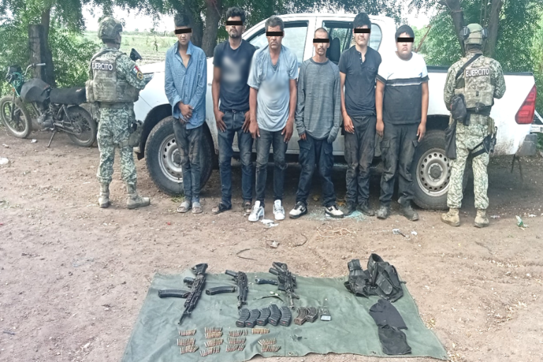 Ejército Mexicano detiene a seis personas y libera a dos privados de la libertad en Culiacán