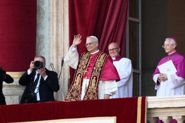 Equipos de futbol de todo el mundo felicitan al Papa León XIV tras su elección
