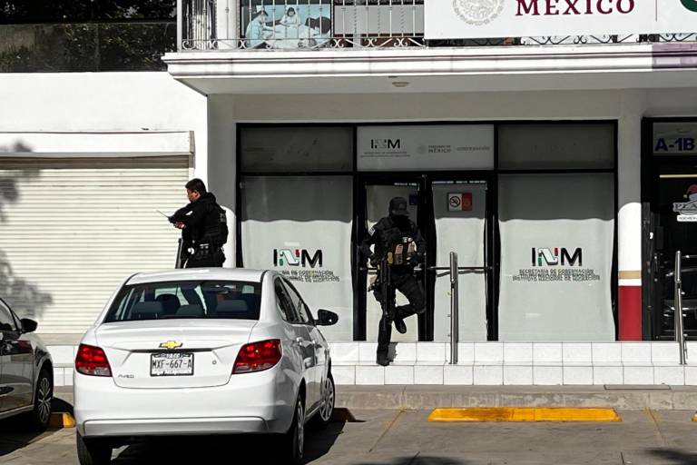 Intentan despojar de un vehículo a migrante; lo dejan con heridas en la cabeza