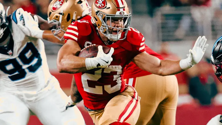 Christian McCaffrey fue la figura en el triunfo de los 49ers.