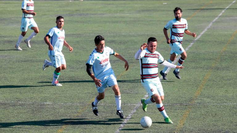Los equipos Lázaro Cárdenas y Sindicato Jumapam empataron 1-1, en la pasada fecha de la Liga Superveteranos.