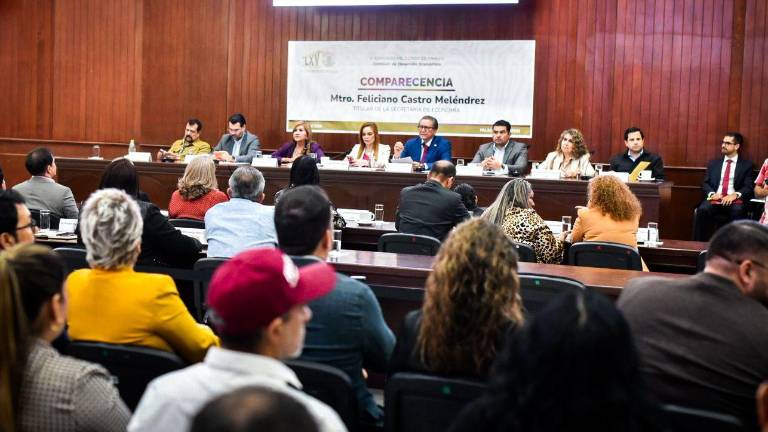Feliciano Castro Meléndrez, Secretario de Economía, compareció en el Congreso del Estado.