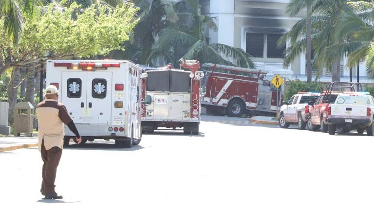 El incendio fue atacado de inmediato por personal que conforman la brigada contra incendios del mismo hotel, quienes además solicitaron el apoyo a los cuerpos de bomberos del puerto.