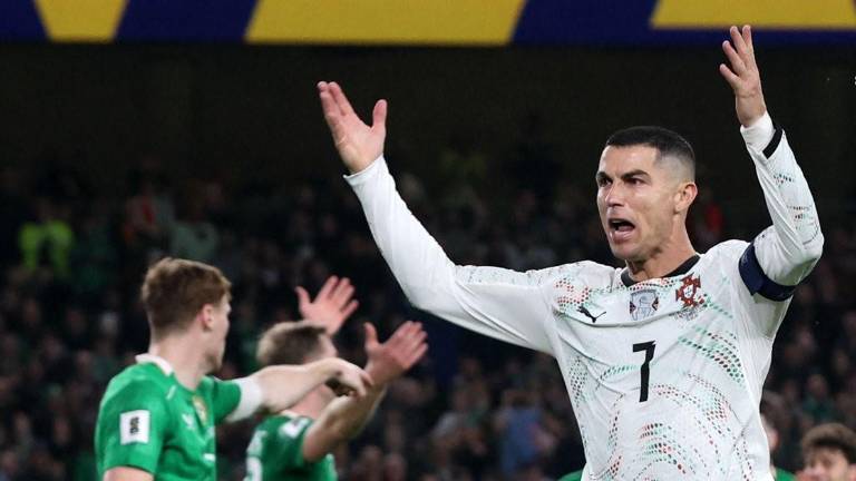 Cristiano Ronaldo recibió suspensión de un juego tras su roja contra Irlanda, pero debe mantener una buena conducta