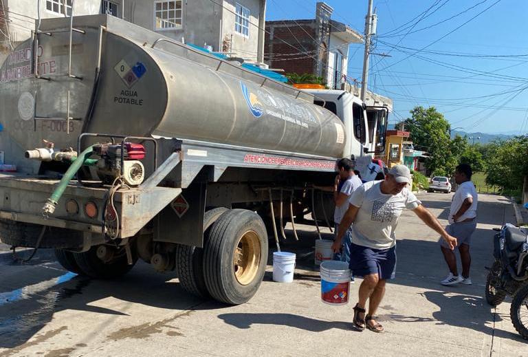 $!Restablece Jumapam suministro de agua en Villa Unión, en Mazatlán