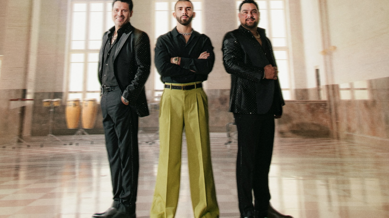 Banda MS y Manuel Turizo sorprenden con la colaboración “Tú ni en cuenta”.
