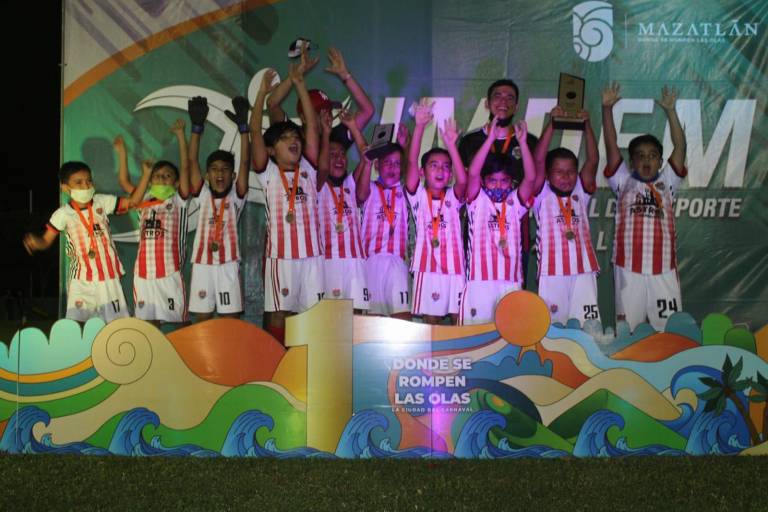 Liga Imdem de Futbol baja su telón con ceremonia de premiación