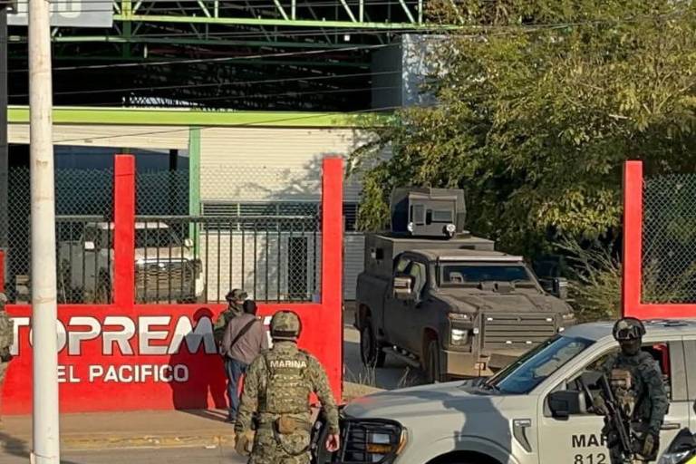 Agentes federales aseguran taller e incautan vehículos blindados en La Marina Mazatlán