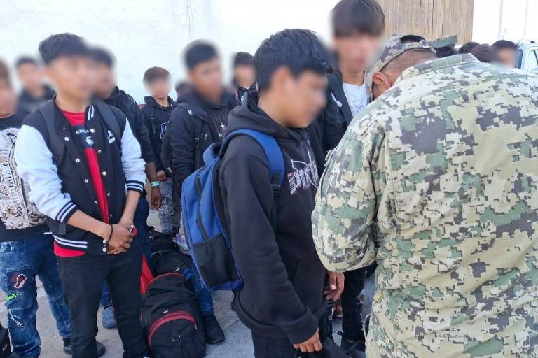 Trasladan a Mazatlán a menores rescatados en aguas de Topolobampo para brindarles mejor resguardo