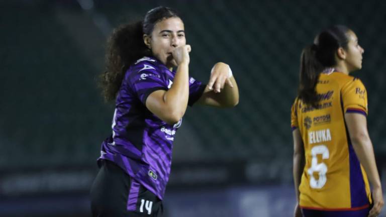 Soumaya Bouak marca el primer gol por Mazatlán Femenil.