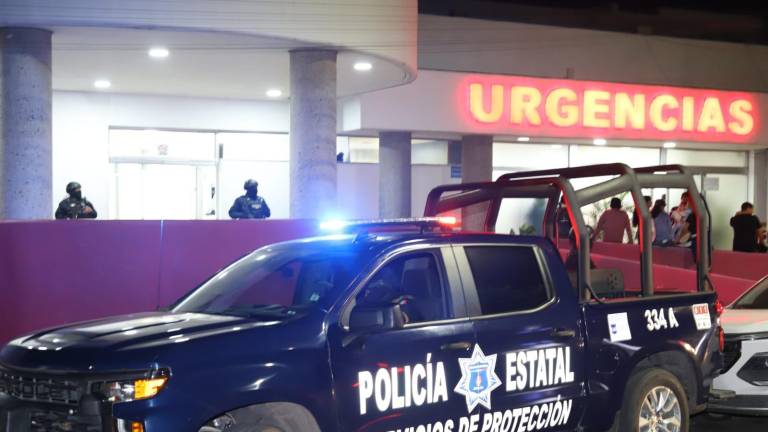 Tras un ataque armado en Escuinapa, dos policías estatales heridos fueron trasladados a un hospital en Mazatlán.