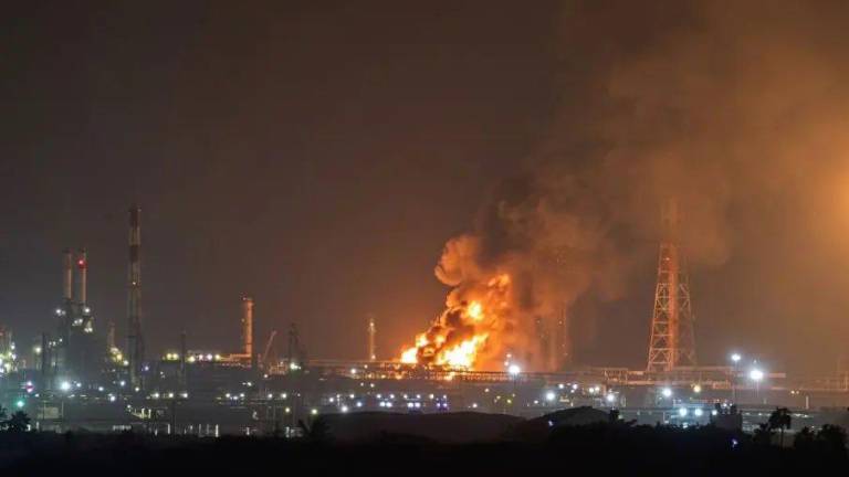 Pemex dio sus condolencias a los familiares de los trabajadores afectados.