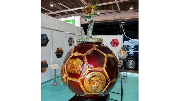 Dentro del propio Tianguis Turístico ya puede observarse una importante presencia de la imagen y promoción de la Copa del Mundo.
