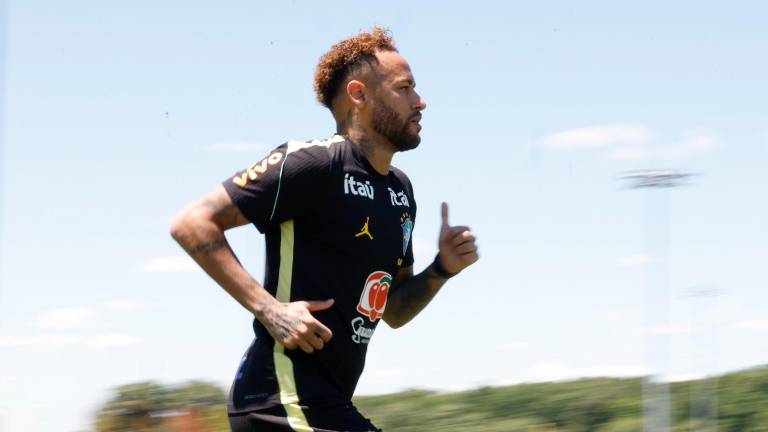 Neymar se reincorpora al entrenamiento de Brasil.