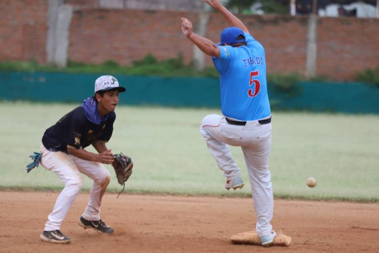 Tacos Elly arrolla 9-1 a Distribuidora Villegas en la Liga Meseros al Bat