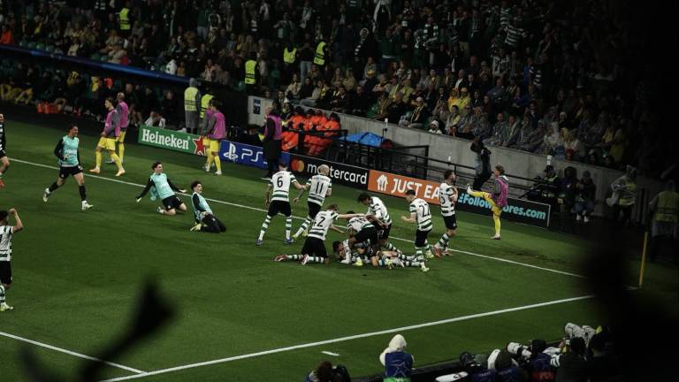 La euforia de jugadores y aficionados se desató con el pase del Sporting CP a la siguiente ronda tras remontar un global de 0-3 en contra.
