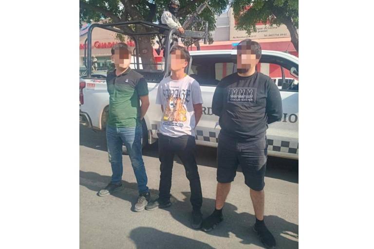 Les aseguran un arma de fuego y vehículo robado a los tres jóvenes detenidos en Culiacán