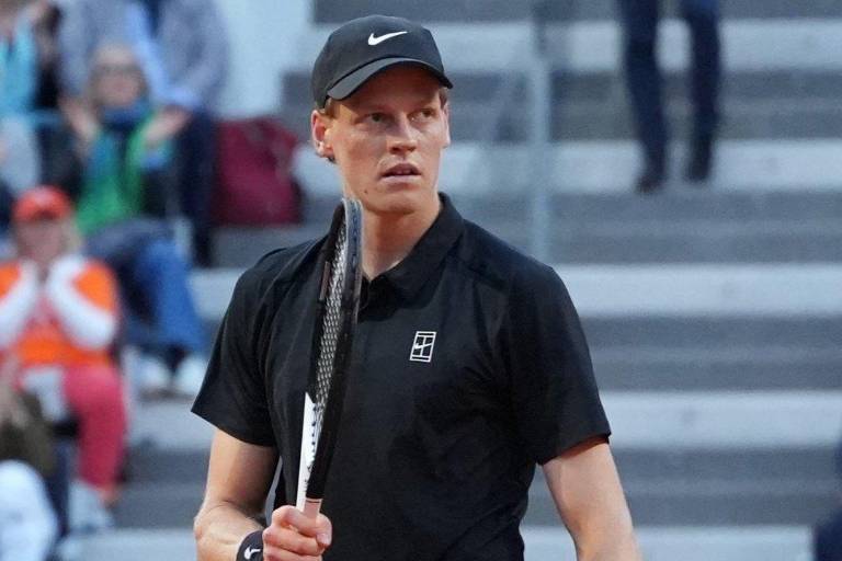 Sinner gana en su regreso de una suspensión por dopaje ante su público en el Abierto de Italia