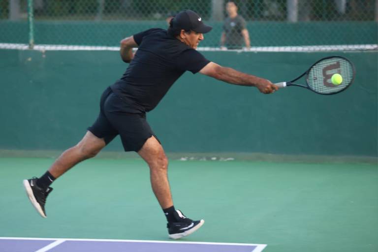 Aviña impone su ley en su presentación en Copa de Tenis Pascua