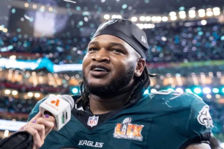 Jalen Carter se disculpa tras ser expulsado por escupir a Prescott: ‘Fue un error mío, no volverá a suceder’