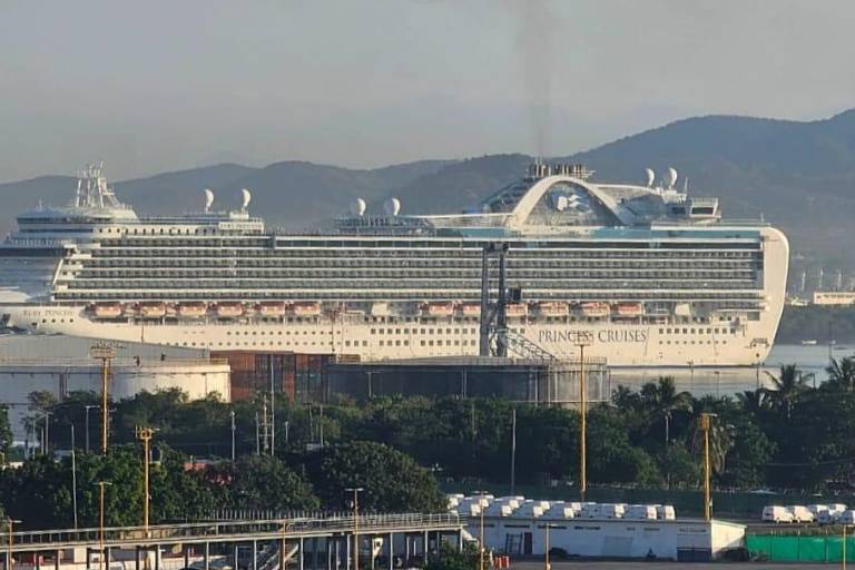 Llega a Mazatlán el crucero Ruby Princess con 3 mil turistas