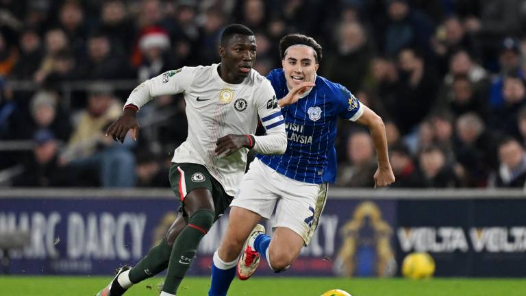 Moisés Caicedo y el Chelsea avanzaron de ronda en la Copa de la Liga inglesa.