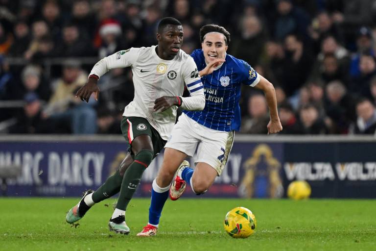 Moisés Caicedo y el Chelsea avanzaron de ronda en la Copa de la Liga inglesa.