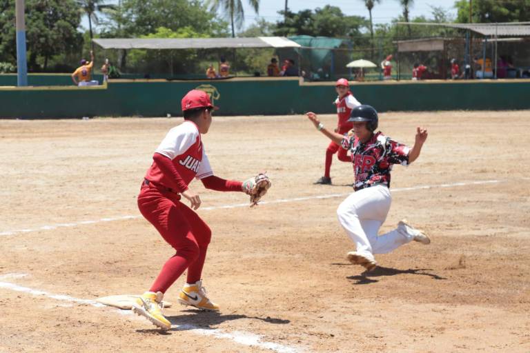 Región 4 hace valer la casa en Torneo Nacional de Regiones 2025