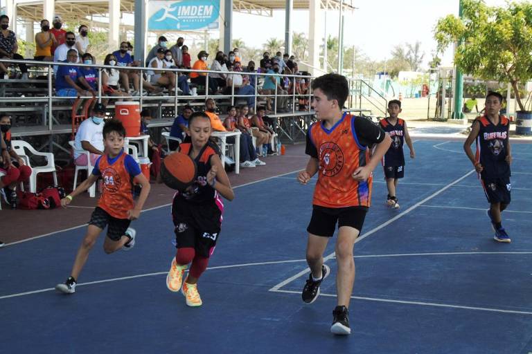 Toros debuta con pie derecho en Copa Mazatlán-Venados de Basquetbol