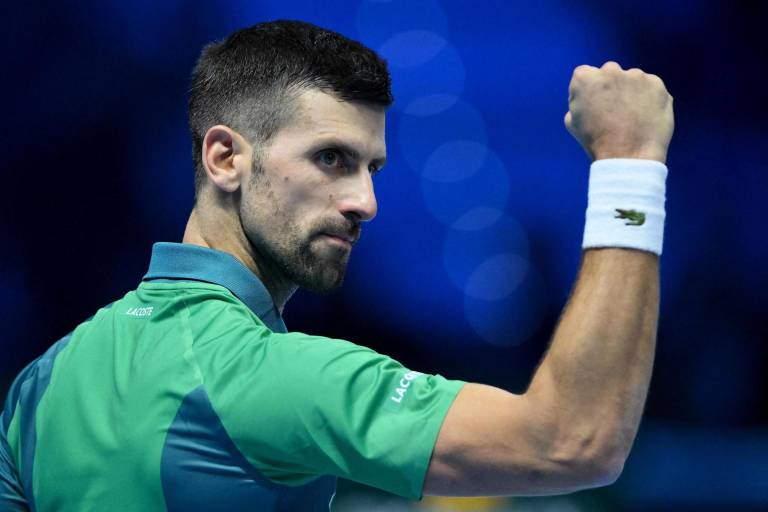 Novak Djokovic levanta el trofeo de número uno del año en Turín
