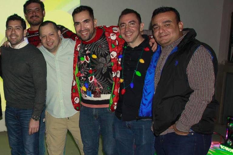 Se reúnen ex alumnos del Colegio Sinaloa en divertida posada