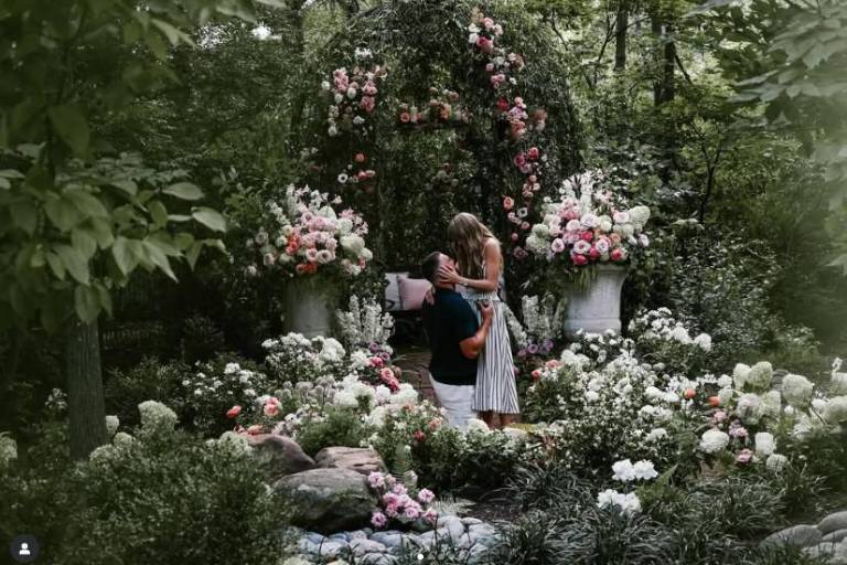 Anuncian su compromiso Taylor Swift y Travis Kelce