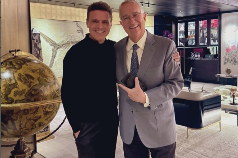 Presume Ricardo Salinas, cena con el ‘Sol de México’ Luis Miguel