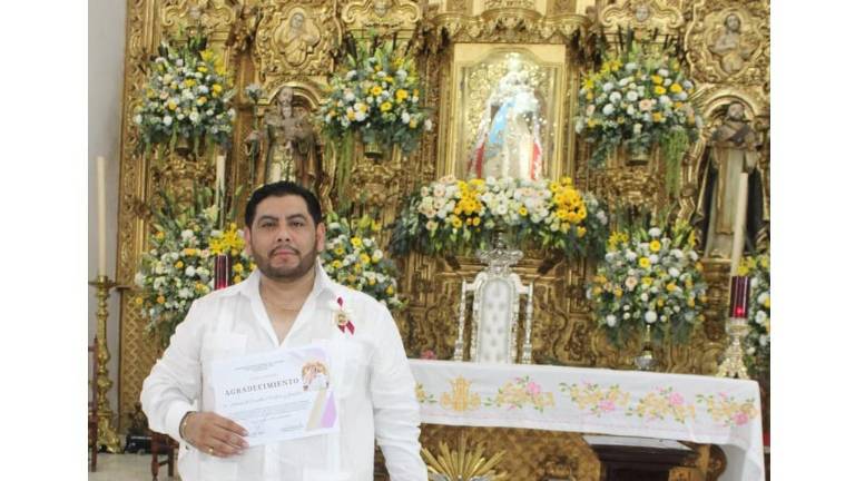 Conocer por redes a La Virgen del Rosario despertó el fervor y llevó a Armando a donar dos vestidos para su festividad