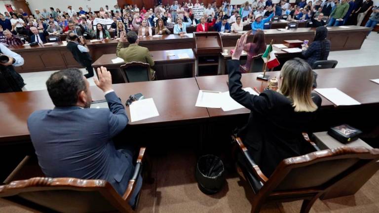 En el Congreso de Sinaloa se dio primera lectura a la iniciativa que sancionaría a funcionarios que difundan imágenes de cadáveres.