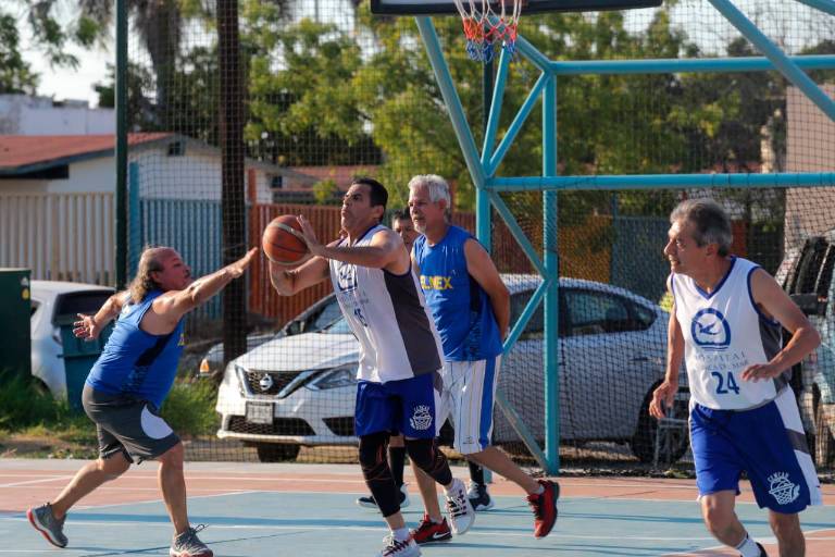 Regresa Educación Física a la senda triunfal en el Torneo Maxibaloncesto