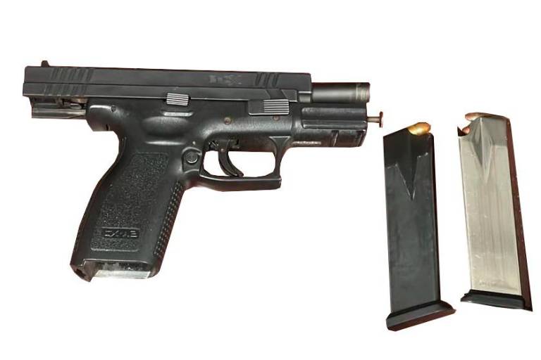 Circulaban a exceso de velocidad; les hallan arma de fuego, en Culiacán