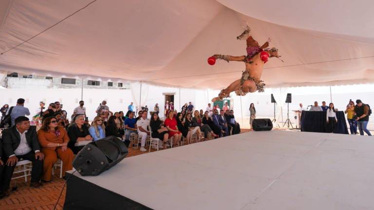 La Danza de El Venado presente en el evento organizado por Cultura de Mazatlán en El Fuerte 31 de Marzo para celebrar el nombramiento de “Puerto Heroico”.