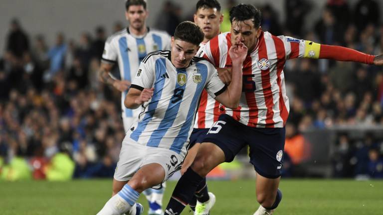 Argentina sigue invicta al derrotar a Paraguay