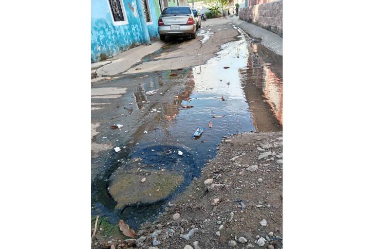 Inundan aguas negras la colonia Jesús García; vecinos se alistan para bloquear crucero para que les solucionen