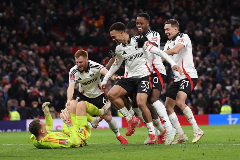 Raúl Jiménez y el Fulham eliminan al Manchester United de la FA Cup en dramática tanda de penales