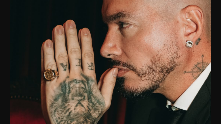 J Balvin se une a Casio para lanzar un reloj-anillo.