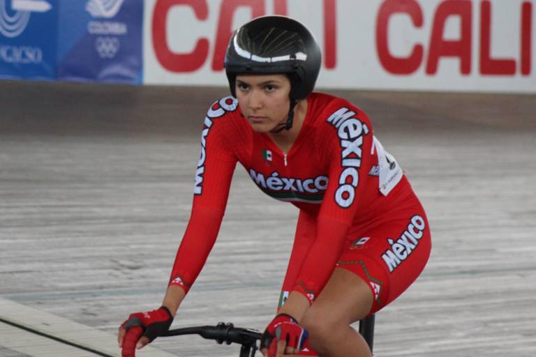 Yareli Salazar se pule para su histórica participación en el Tour de Francia Femenil 2022