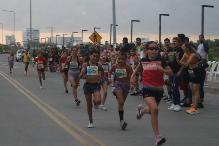 Interrumpe lluvia culminación de Carrera Día del Abogado