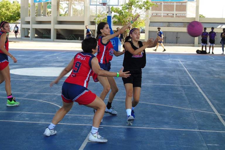 Toros debuta con pie derecho en Copa Mazatlán-Venados de Basquetbol