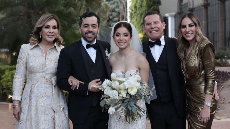 En la boda de su hijastro, destaca la buena relación de Julio César Chávez con la familia de su esposa