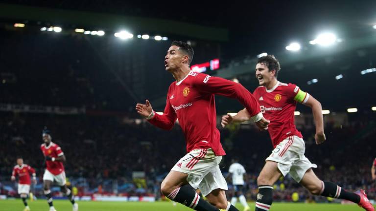 Cristiano Ronaldo marca el gol del triunfo del Manchester United.