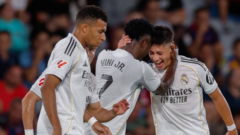 Real Madrid mantuvo su inicio perfecto en la temporada con una victoria sobre el Levante.